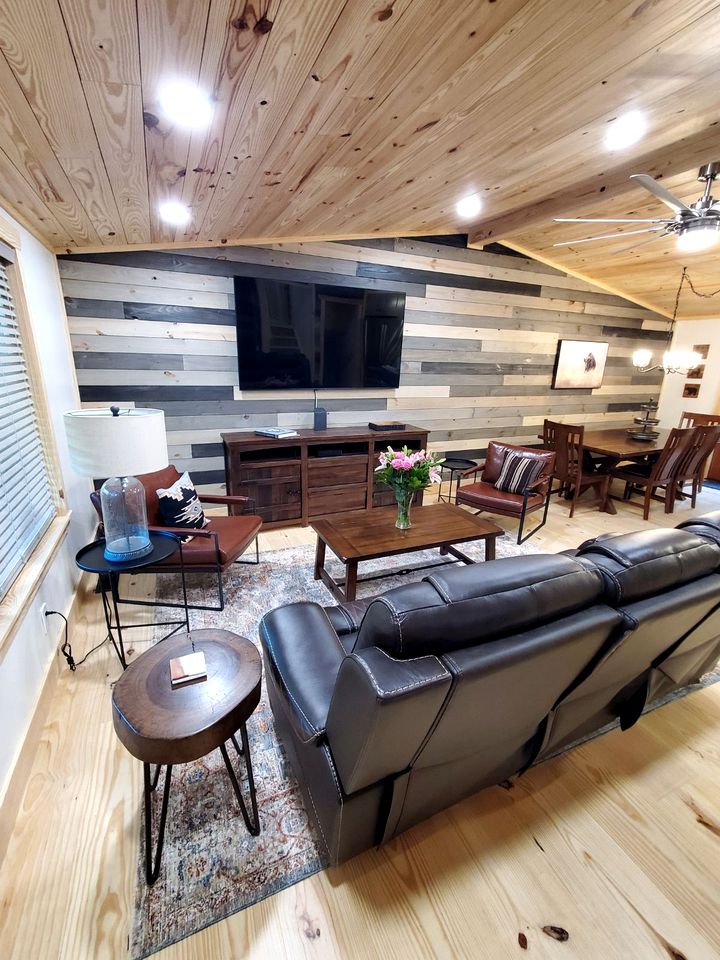 Stylish Family Cabin with Hot Tub and Game Room near Attractions in Sevierville, Tennessee