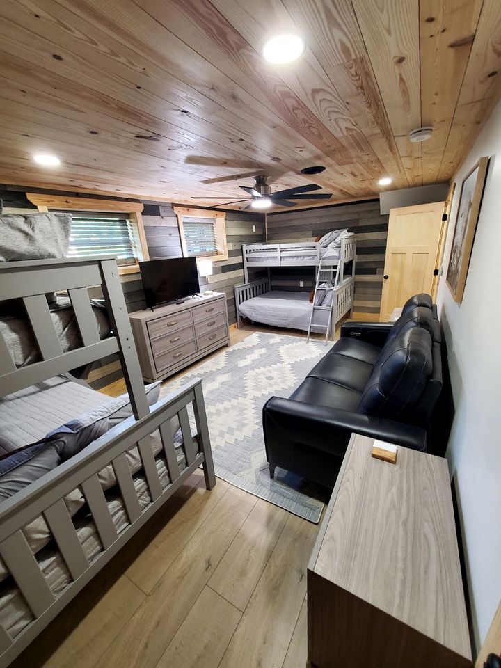 Stylish Family Cabin with Hot Tub and Game Room near Attractions in Sevierville, Tennessee