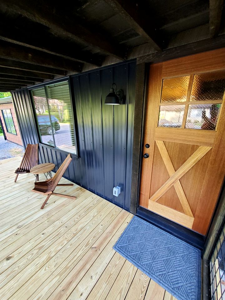 Stylish Family Cabin with Hot Tub and Game Room near Attractions in Sevierville, Tennessee