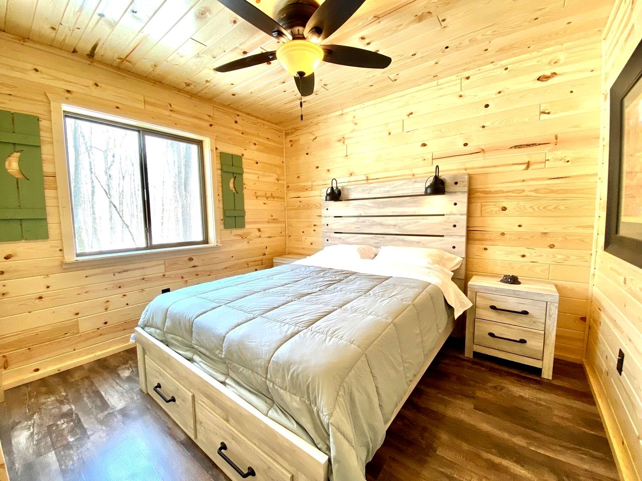 Pet-Friendly Lakeside Cabin Ideal for a Family Getaway in Wisconsin