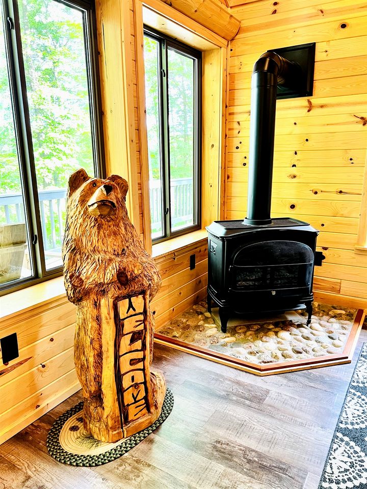 Pet-Friendly Lakeside Cabin Ideal for a Family Getaway in Wisconsin