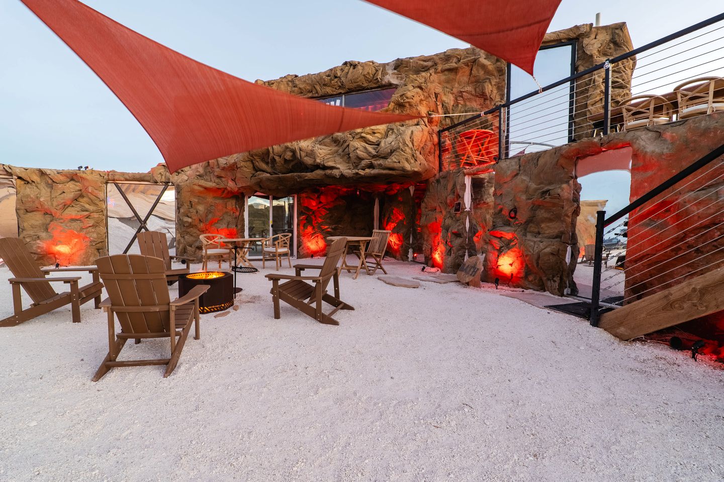 Luxury Cave Fantastic for a Great Glamping Experience in Utah