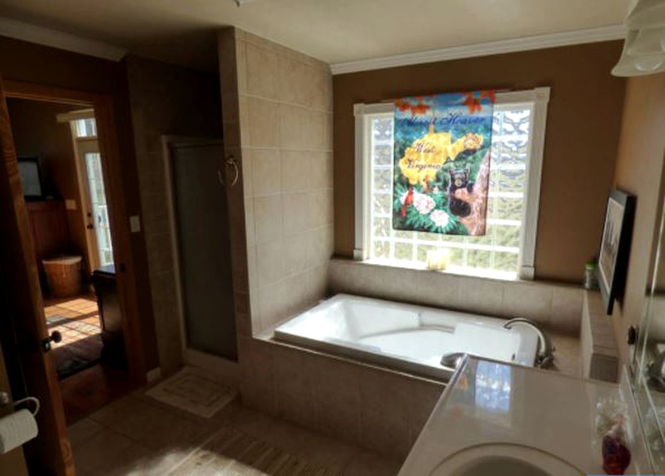 Romantic Getaway Surrounded by Peaceful Farmland near Lewisburg, West Virginia