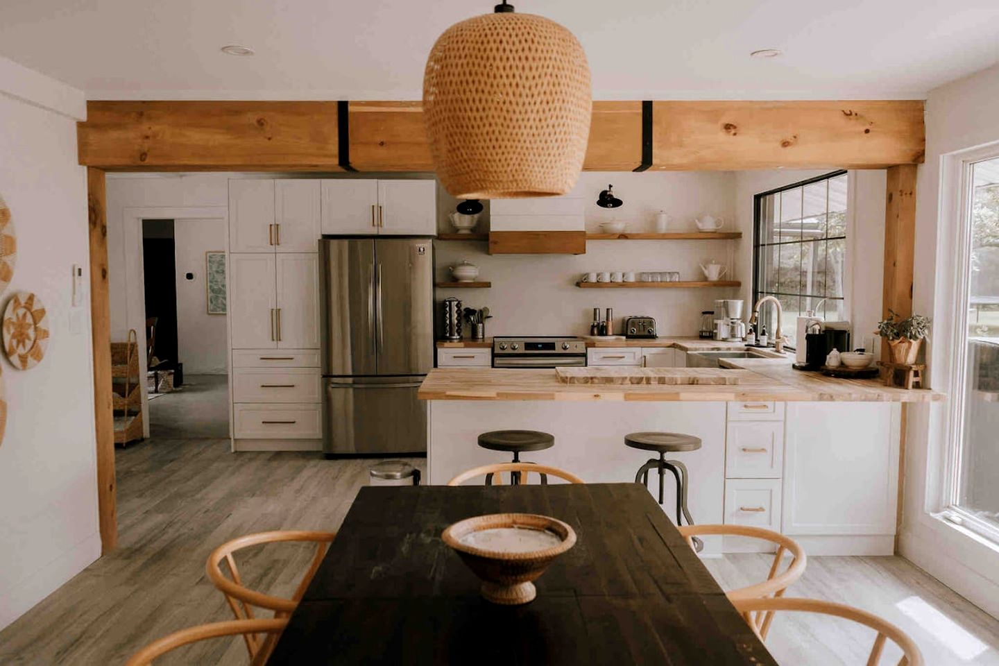 Charming Cottage with Indoor Heated Pool near Sandbanks Provincial Park in Picton, Ontario