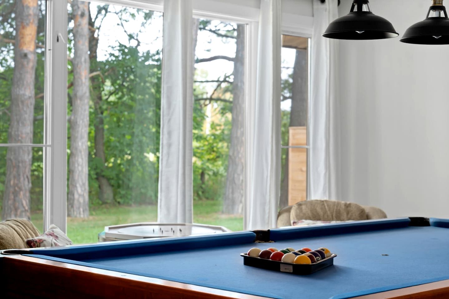 Charming Cottage with Indoor Heated Pool near Sandbanks Provincial Park in Picton, Ontario