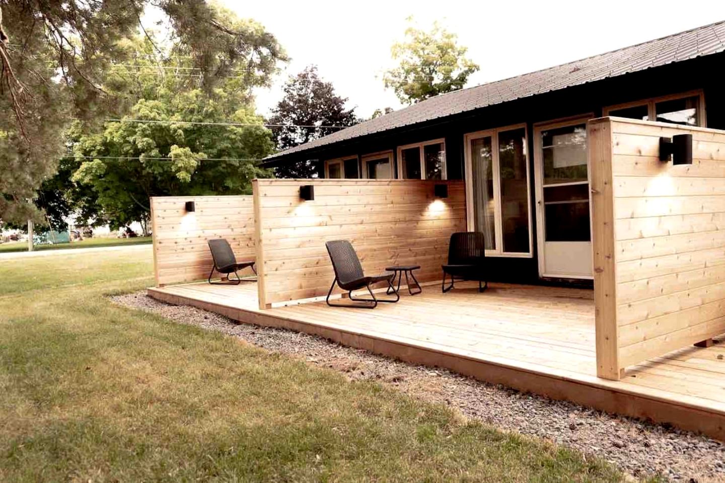 Charming Cottage with Indoor Heated Pool near Sandbanks Provincial Park in Picton, Ontario
