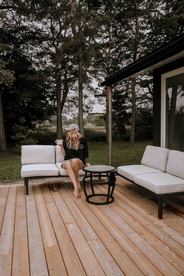 Charming Cottage with Indoor Heated Pool near Sandbanks Provincial Park in Picton, Ontario