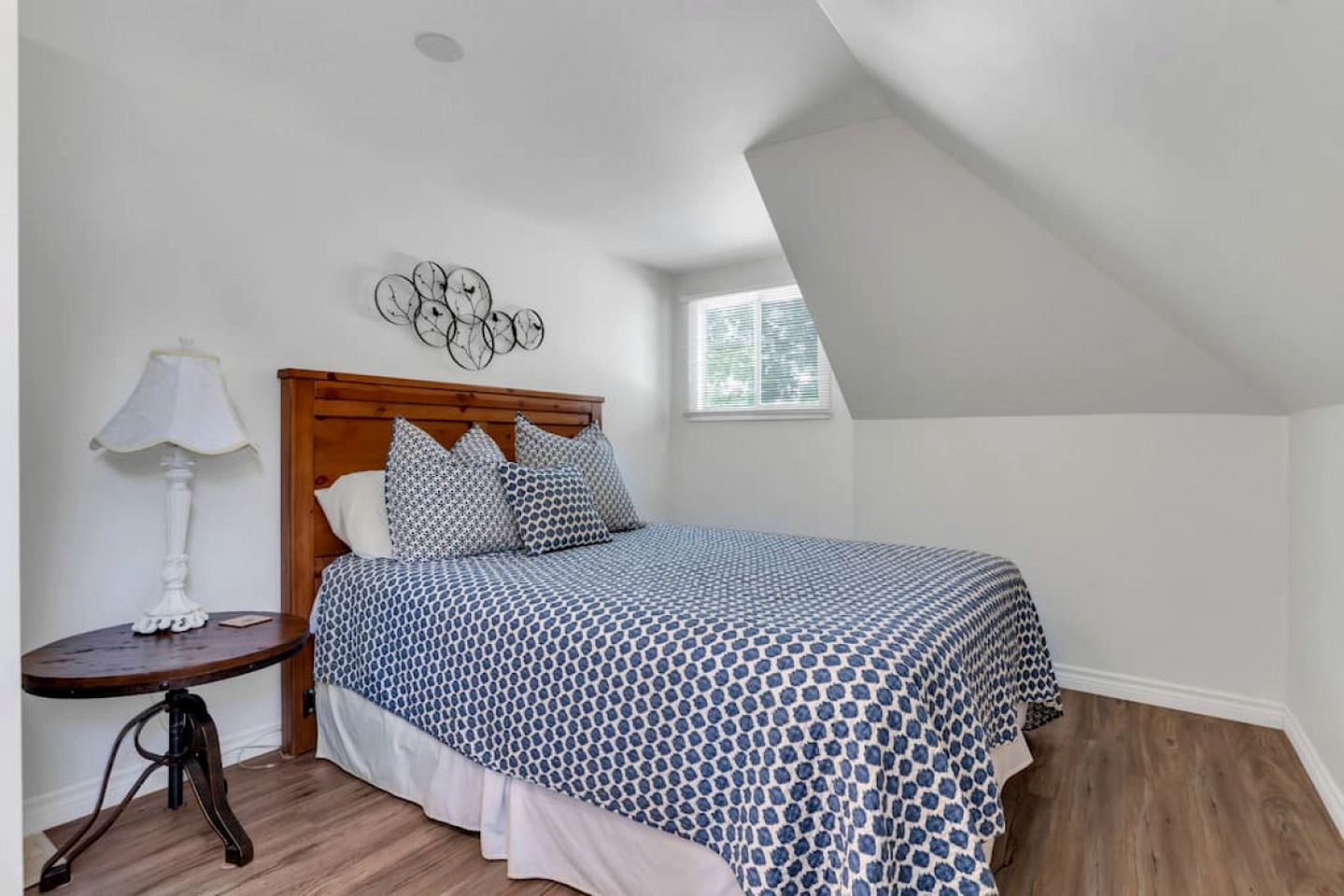 Charming Cottage with Firepit & Walk-to-Beach Access near Main Street in Wellington, Ontario