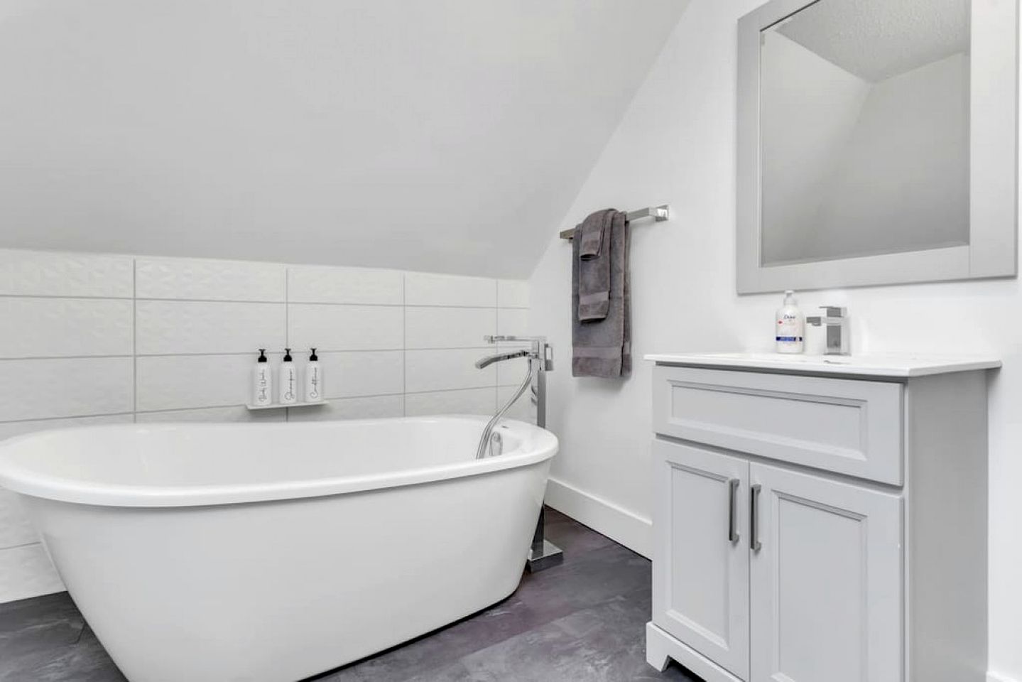 Charming Cottage with Firepit & Walk-to-Beach Access near Main Street in Wellington, Ontario