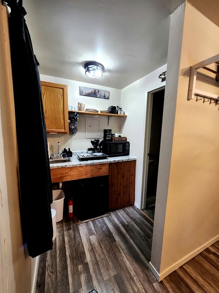 One Bed Cabin Fully Furnished in Seward, Alaska