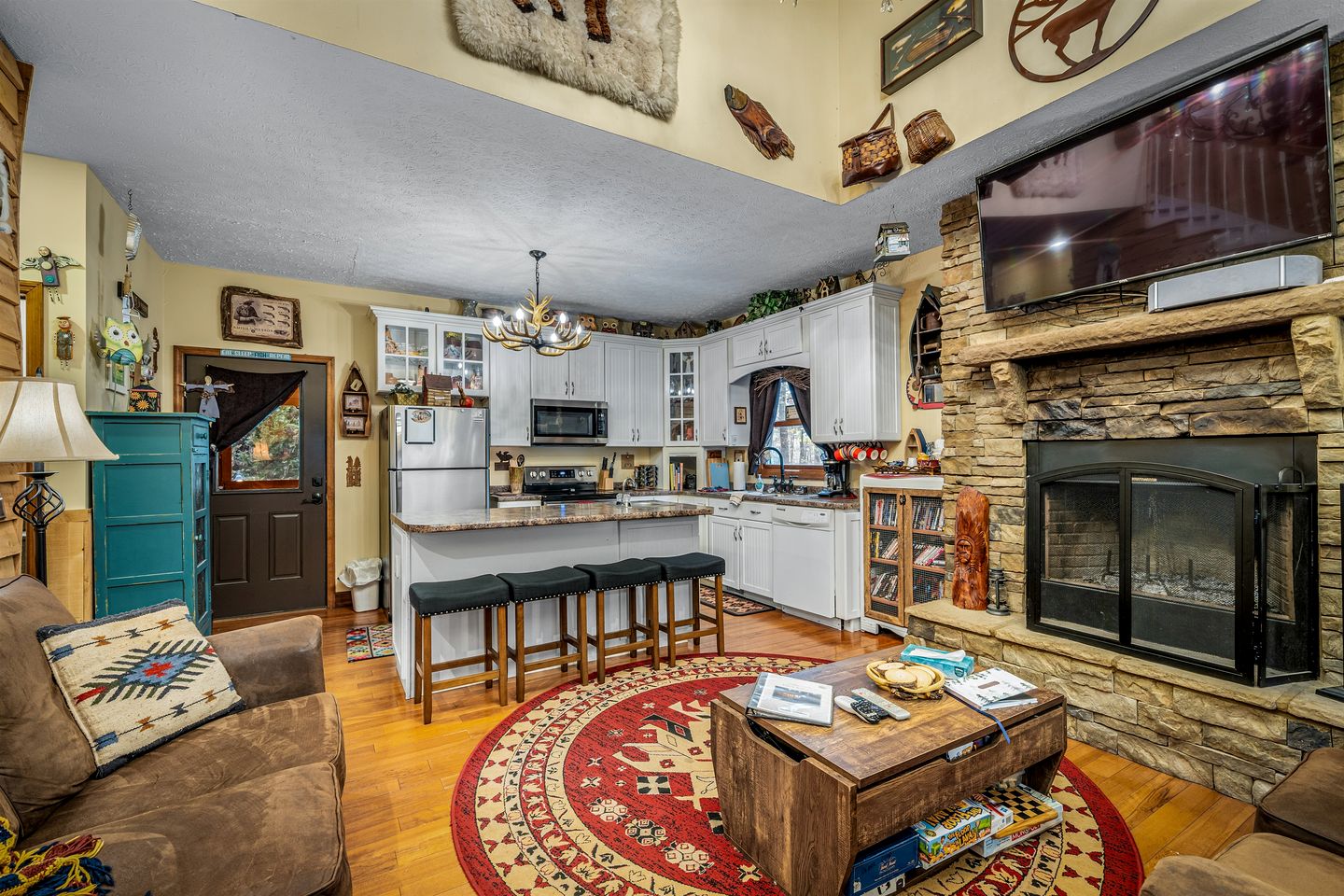 Secluded Cabin in the Woods with Hot Tub & Lake Fishing Access in Mentone, Alabama