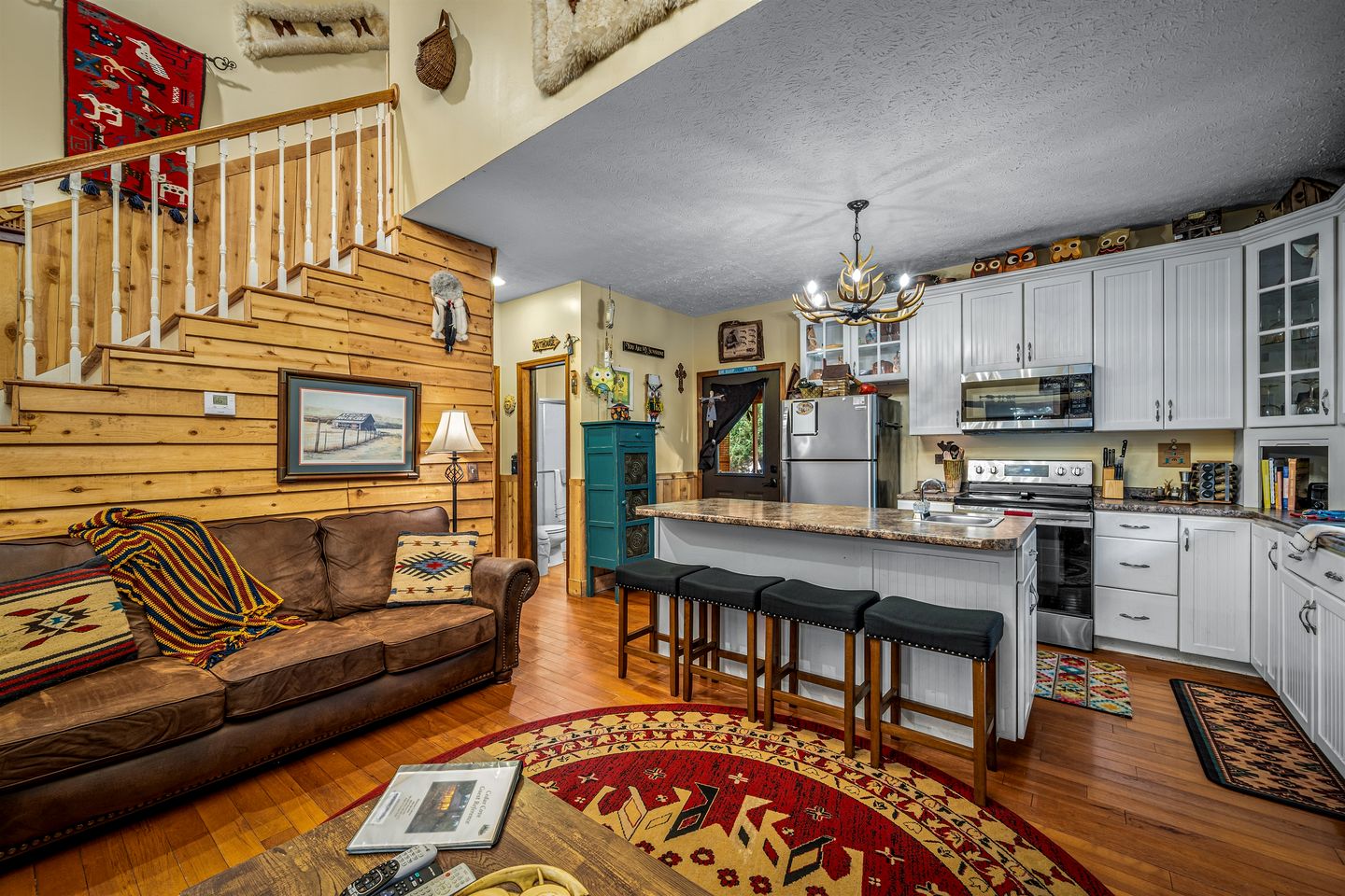 Secluded Cabin in the Woods with Hot Tub & Lake Fishing Access in Mentone, Alabama