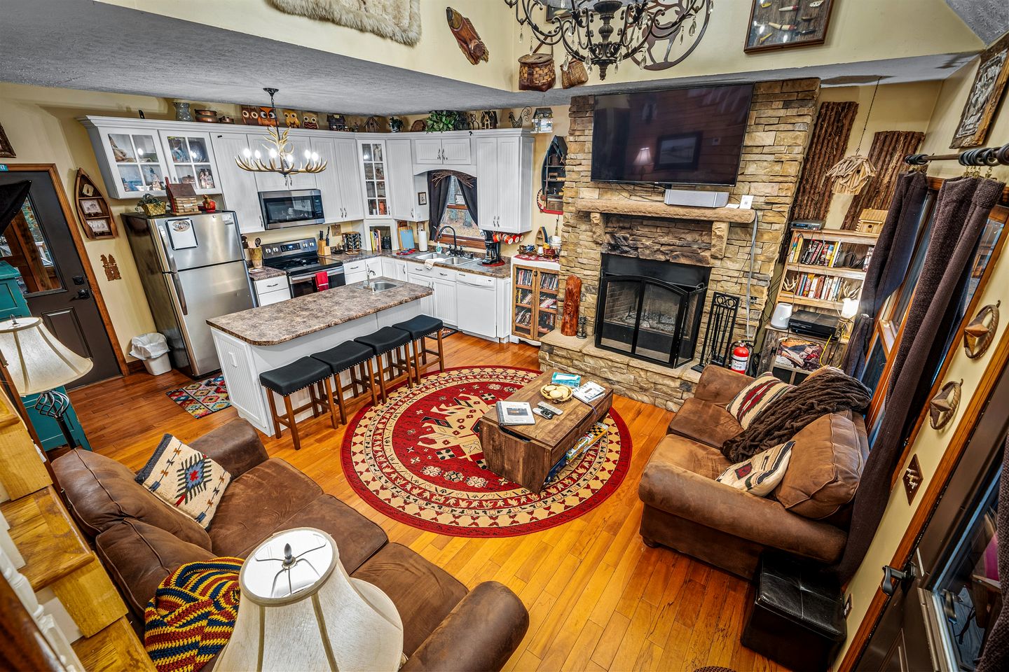 Secluded Cabin in the Woods with Hot Tub & Lake Fishing Access in Mentone, Alabama
