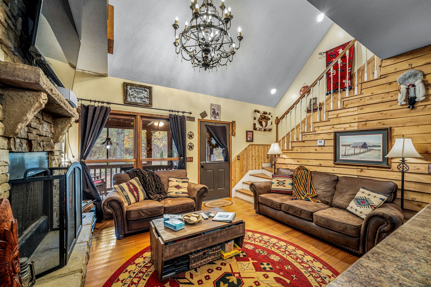 Secluded Cabin in the Woods with Hot Tub & Lake Fishing Access in Mentone, Alabama