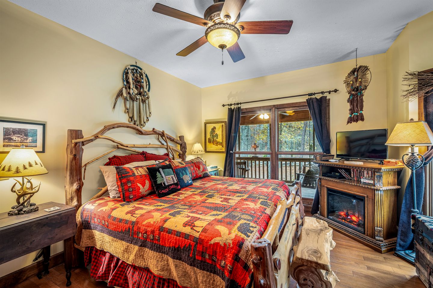 Secluded Cabin in the Woods with Hot Tub & Lake Fishing Access in Mentone, Alabama