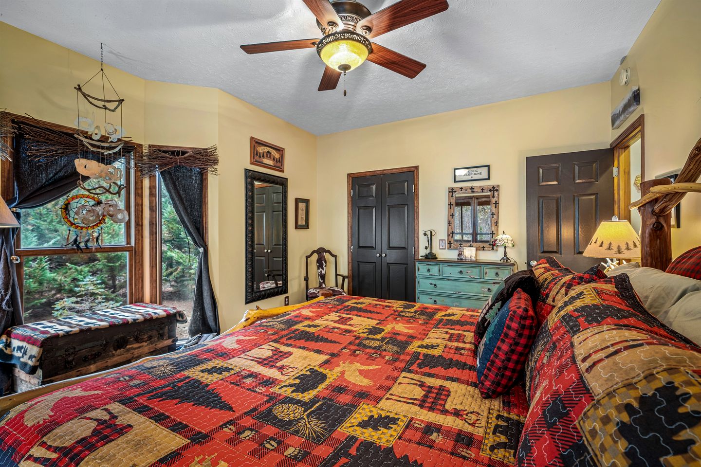 Secluded Cabin in the Woods with Hot Tub & Lake Fishing Access in Mentone, Alabama