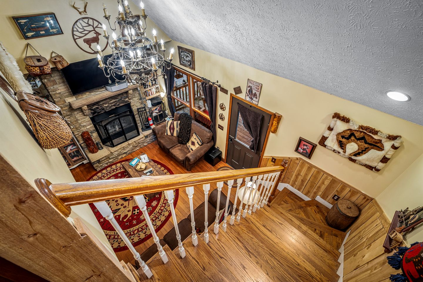 Secluded Cabin in the Woods with Hot Tub & Lake Fishing Access in Mentone, Alabama