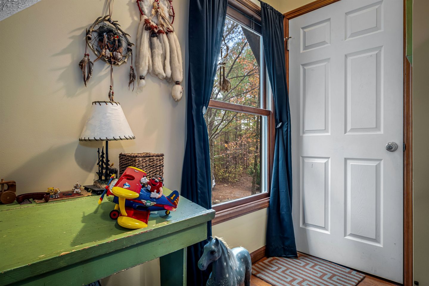 Secluded Cabin in the Woods with Hot Tub & Lake Fishing Access in Mentone, Alabama