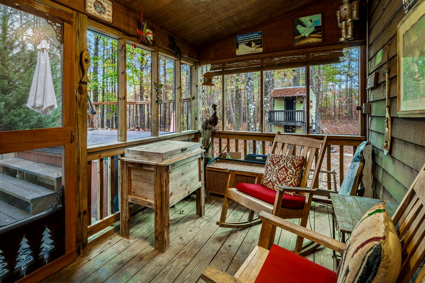 Secluded Cabin in the Woods with Hot Tub & Lake Fishing Access in Mentone, Alabama