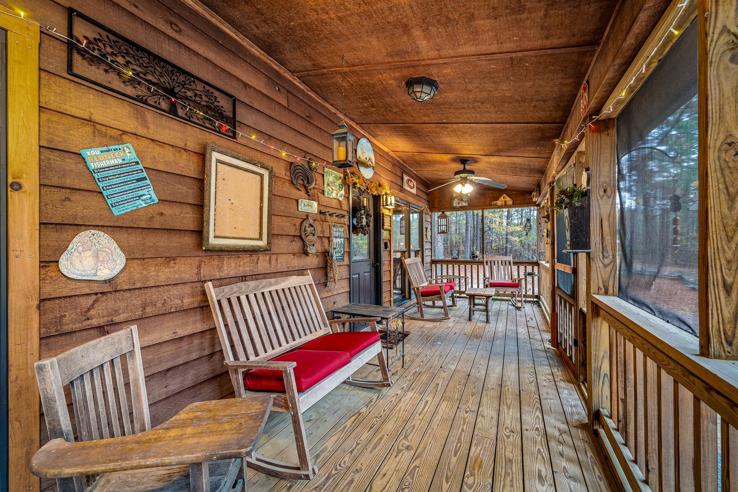 Secluded Cabin in the Woods with Hot Tub & Lake Fishing Access in Mentone, Alabama