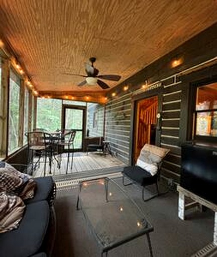 Cabins (United States of America, Birdseye, Indiana)