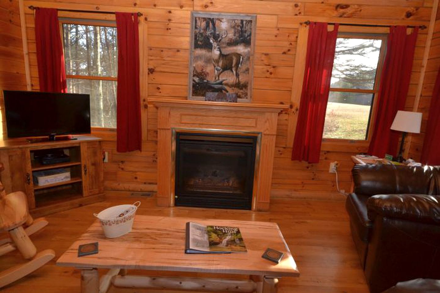 Cozy Log Cabin near Hocking Hills State Park, Ohio