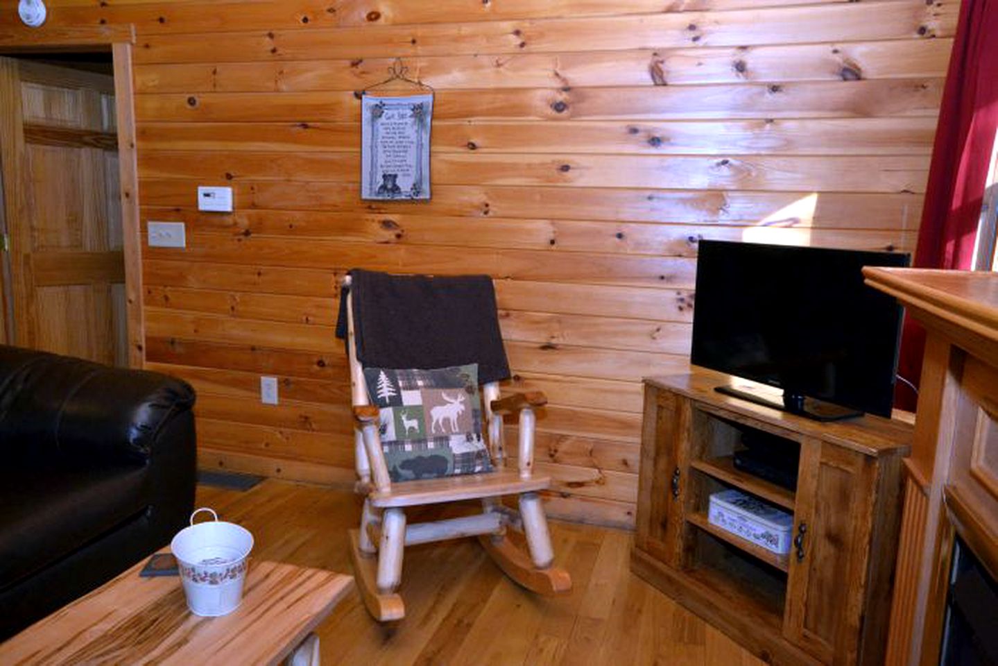 Cozy Log Cabin near Hocking Hills State Park, Ohio