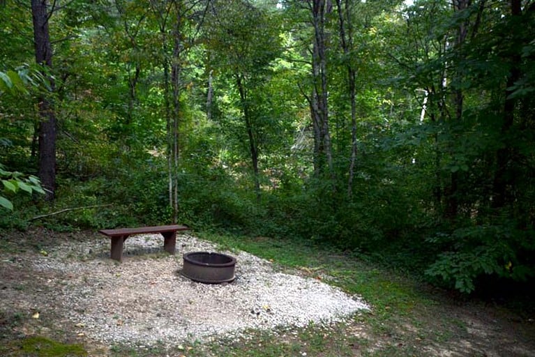 Log Cabins (Logan, Ohio, United States)