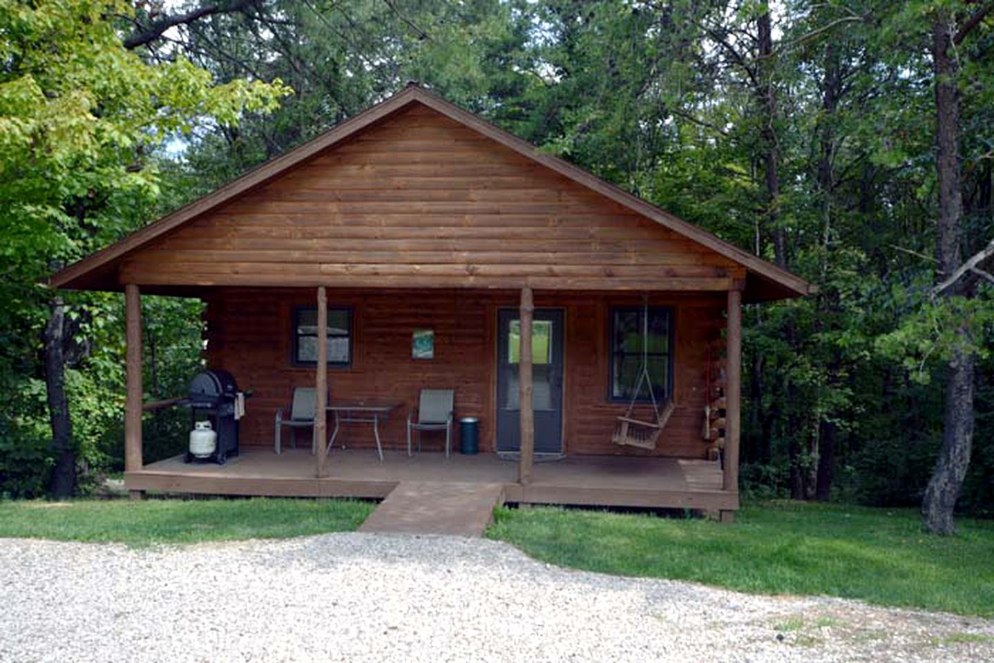 Cozy Log Cabin near Hocking Hills State Park, Ohio