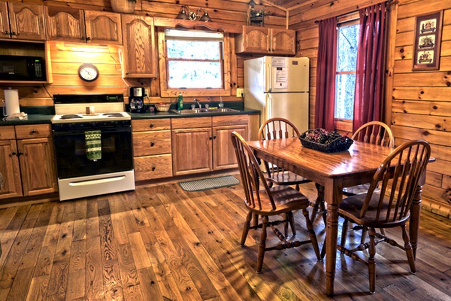 Cozy Log Cabin near Hocking Hills State Park, Ohio