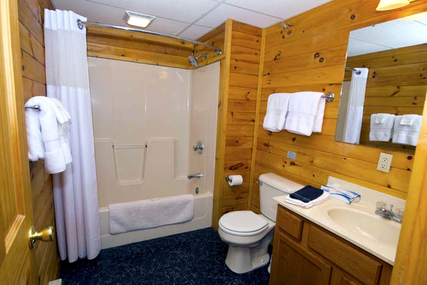 Secluded Log Cabin with a Hot Tub near Bridle Trails in Logan, Ohio