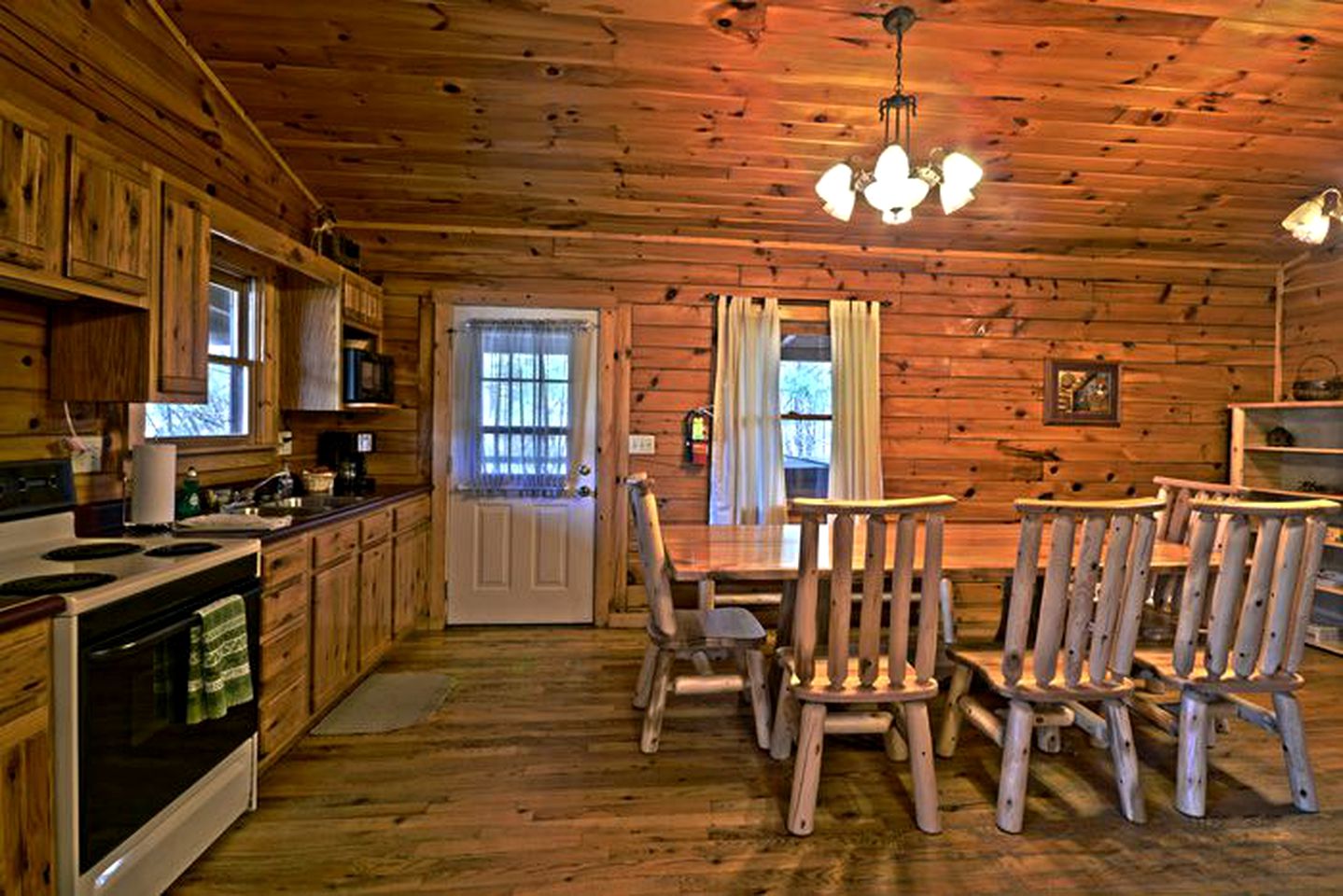 Secluded Log Cabin with a Hot Tub near Bridle Trails in Logan, Ohio