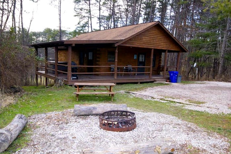 Log Cabins (Logan, Ohio, United States)