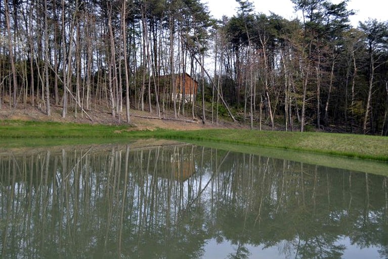 Log Cabins (Logan, Ohio, United States)