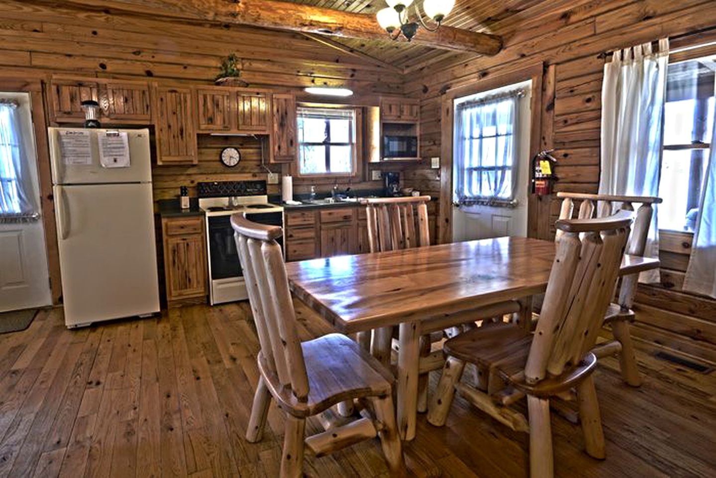 Log Cabin Rental with Hot Tub near Hocking Hills State Park in Ohio