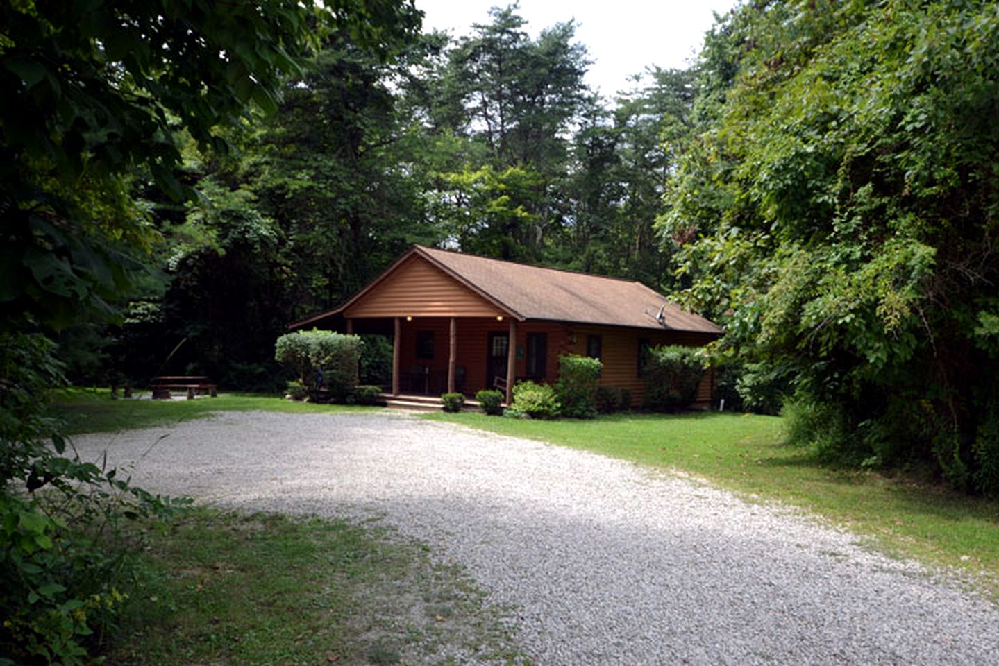 Secluded Luxury Cabin Getaway for Four Guests in Logan, Ohio