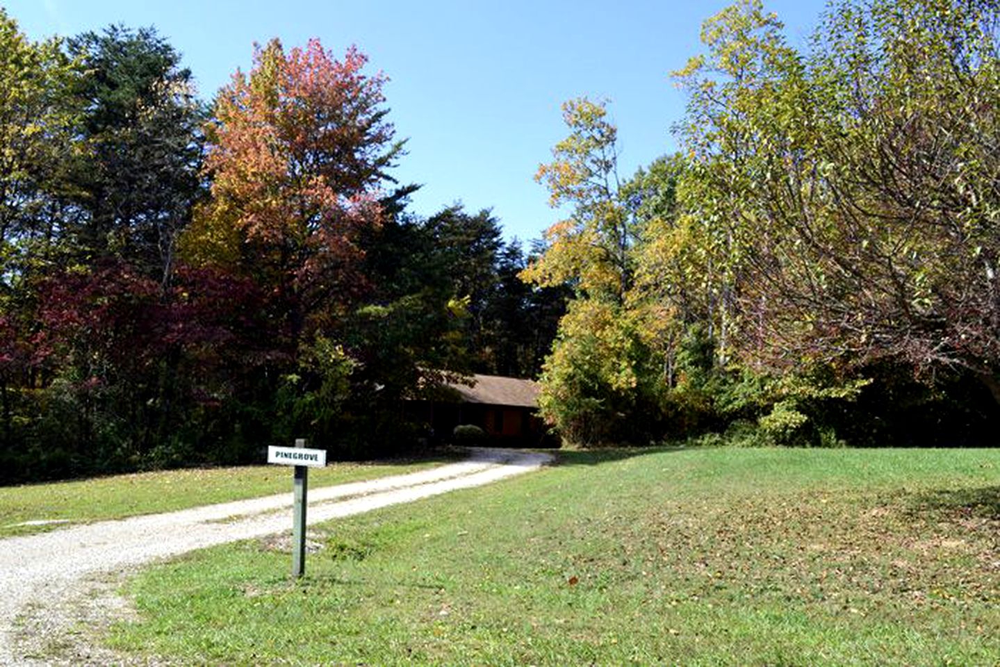 Secluded Luxury Cabin Getaway for Four Guests in Logan, Ohio