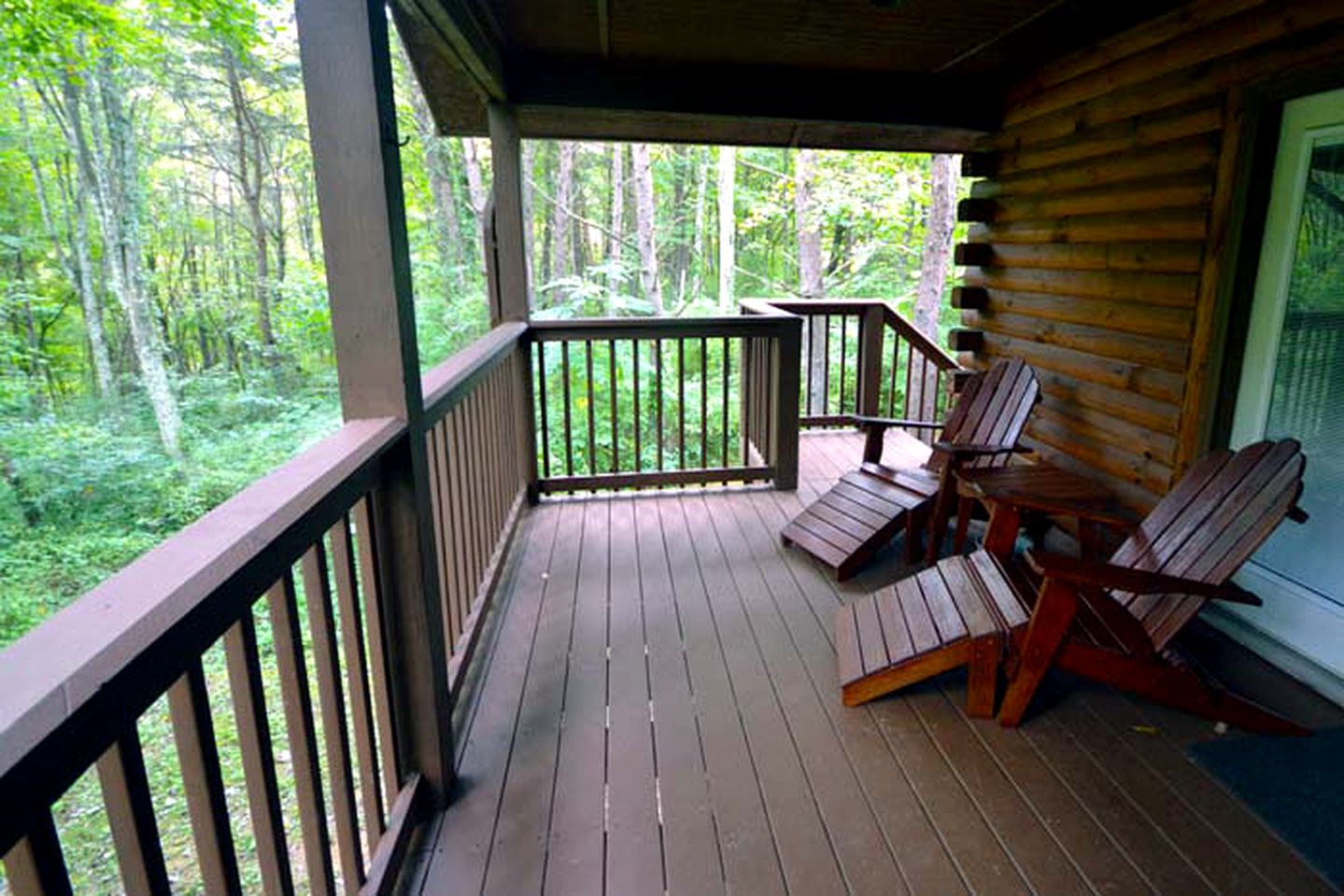 Romantic Forest Cabin Getaway near Cantwell Cliffs in Logan, Ohio