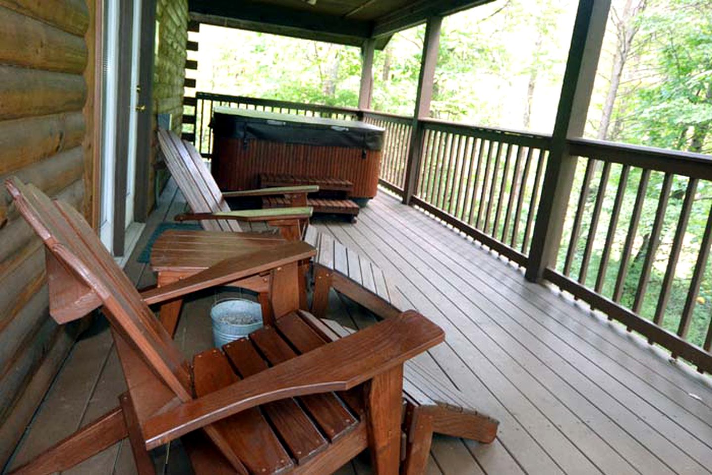 Romantic Forest Cabin Getaway near Cantwell Cliffs in Logan, Ohio