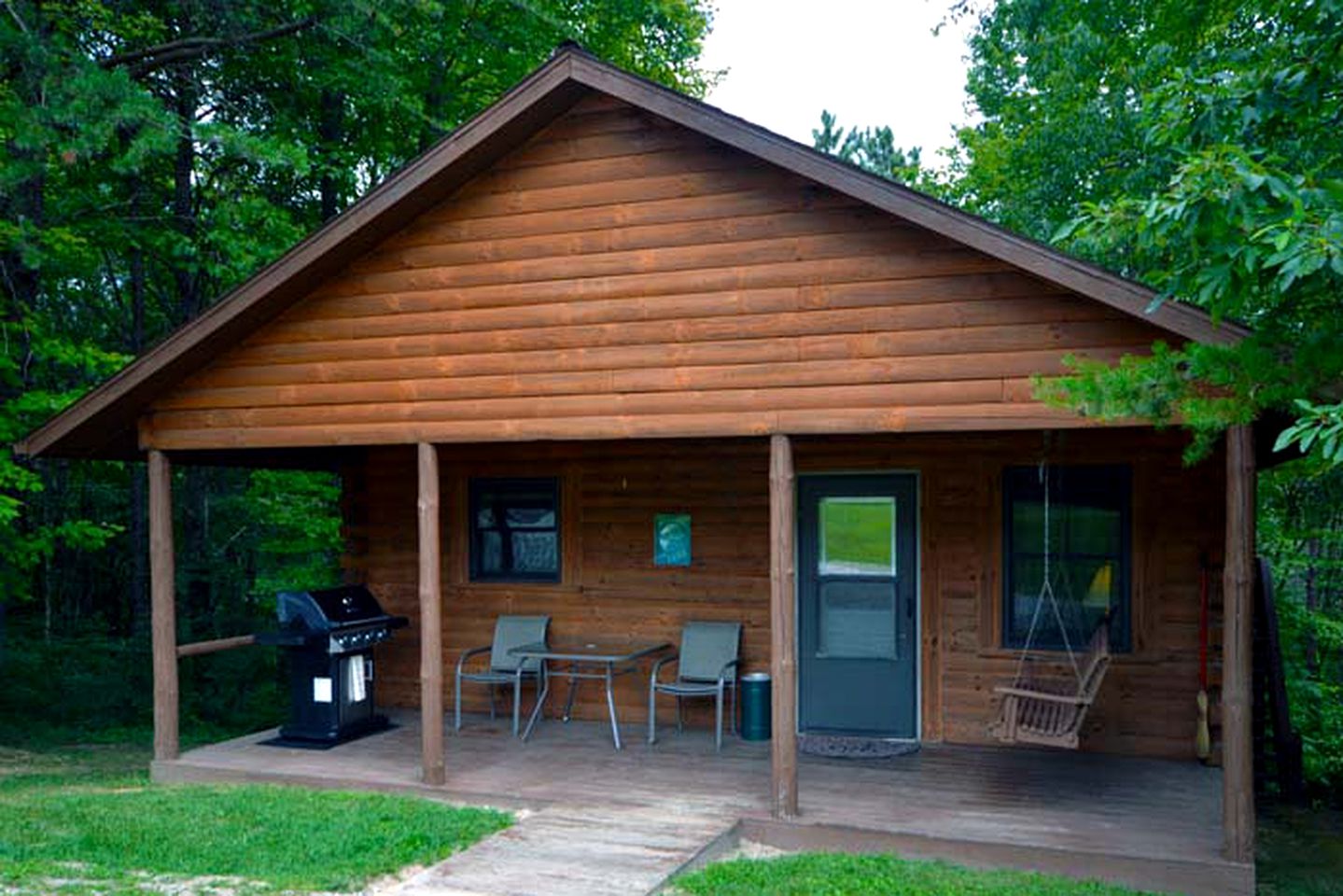 Romantic Forest Cabin Getaway near Cantwell Cliffs in Logan, Ohio