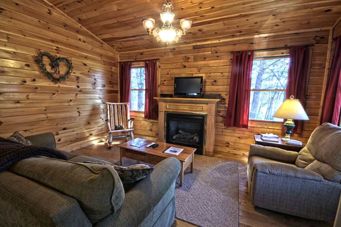 Romantic Forest Cabin Getaway near Cantwell Cliffs in Logan, Ohio