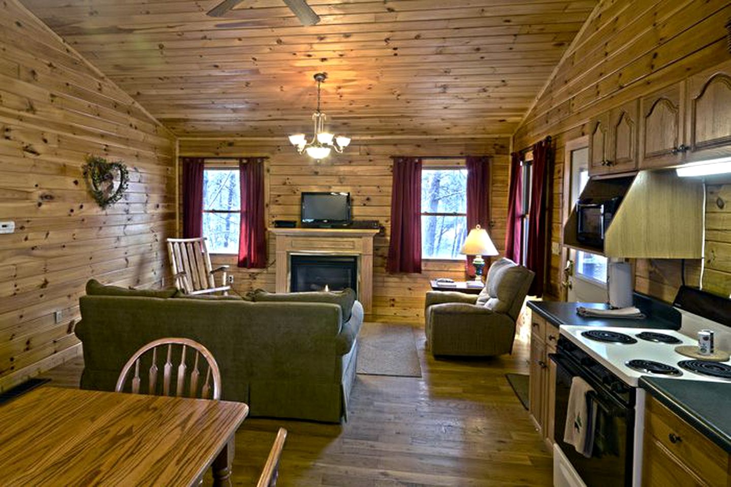 Romantic Forest Cabin Getaway near Cantwell Cliffs in Logan, Ohio