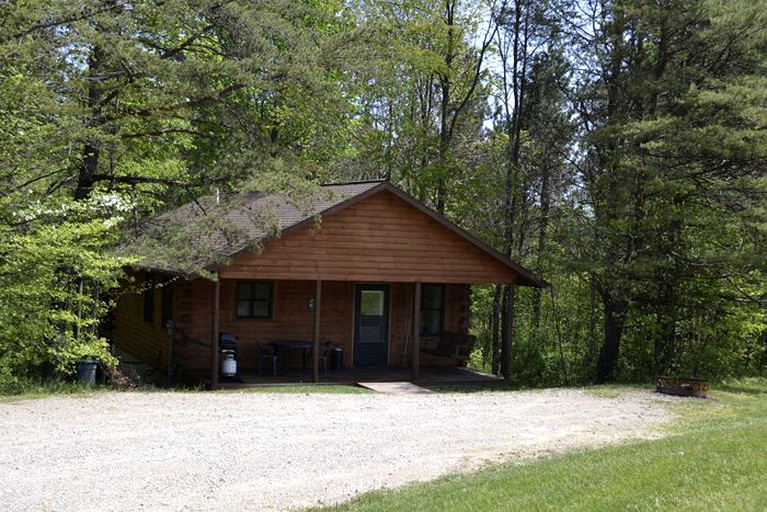 Cabins (Logan, Ohio, United States)