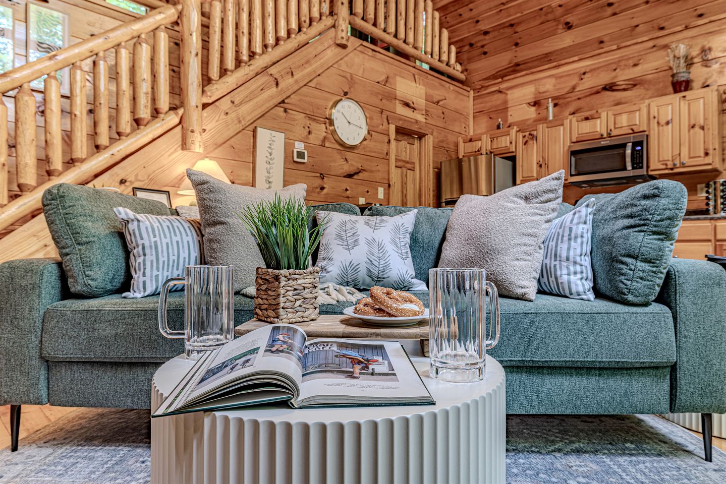 Cozy Smoky Mountain Cabin Escape • Hot Tub, Sauna & Mountain Views near Sevierville, Tennessee
