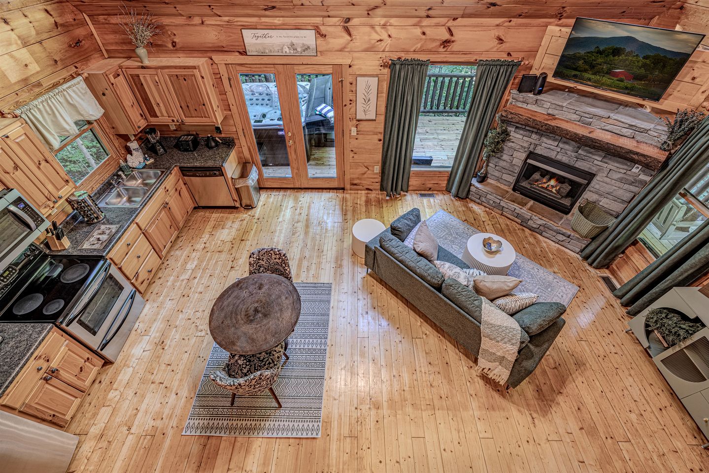 Cozy Smoky Mountain Cabin Escape • Hot Tub, Sauna & Mountain Views near Sevierville, Tennessee