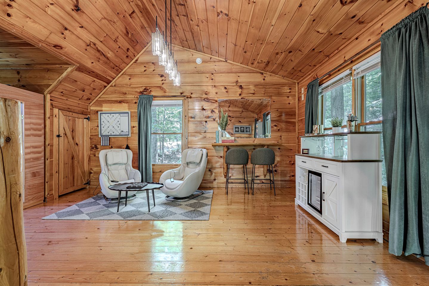 Cozy Smoky Mountain Cabin Escape • Hot Tub, Sauna & Mountain Views near Sevierville, Tennessee
