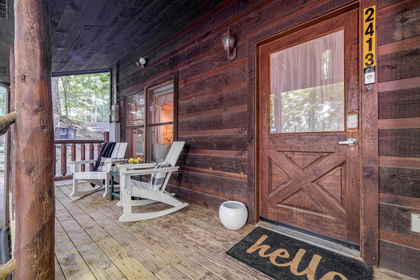 Cozy Smoky Mountain Cabin Escape • Hot Tub, Sauna & Mountain Views near Sevierville, Tennessee