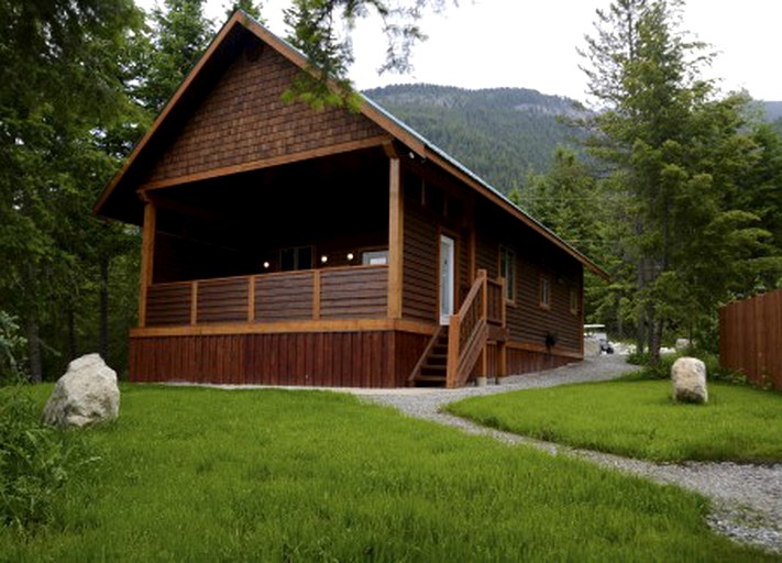 Cabins (Golden, British Columbia, Canada)