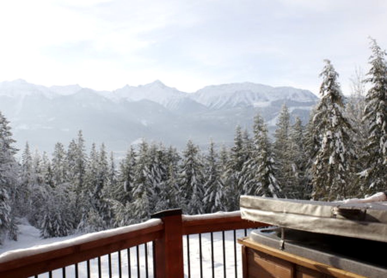 Spacious Secluded Cabin Getaway in the Rocky Mountains of British Columbia