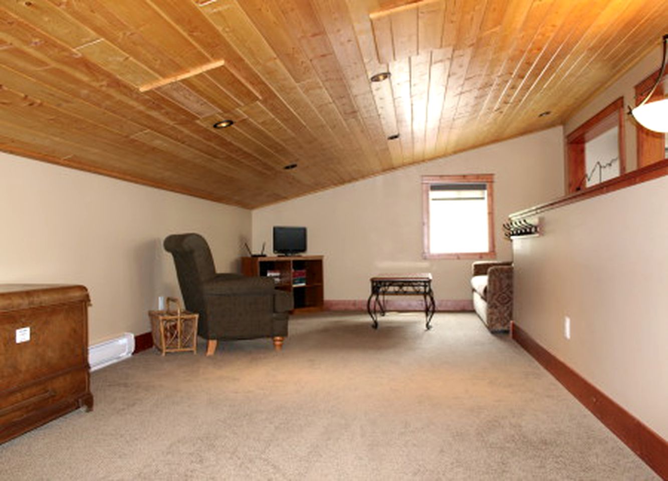 Spacious Secluded Cabin Getaway in the Rocky Mountains of British Columbia